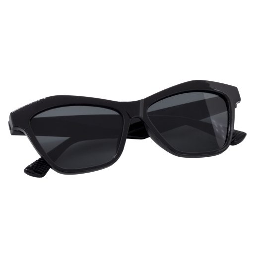 Trendsetting Designs: Stay ahead in the style game with our latest and trendiest sunglasses.