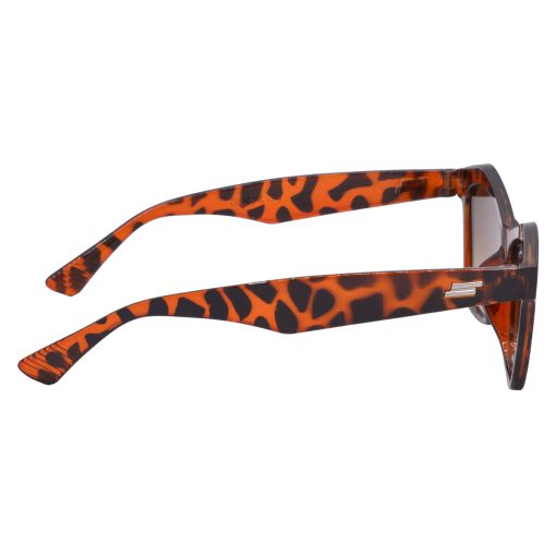 Trendsetting Design: Stay ahead of fashion trends with our cat-eye sunglasses.